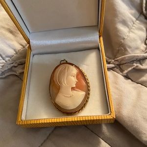Cameo pendant
